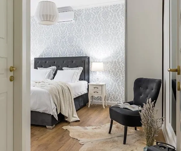 Charming Retreat In The Heart Of *