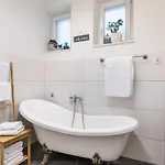 Charming Retreat In The Heart Of